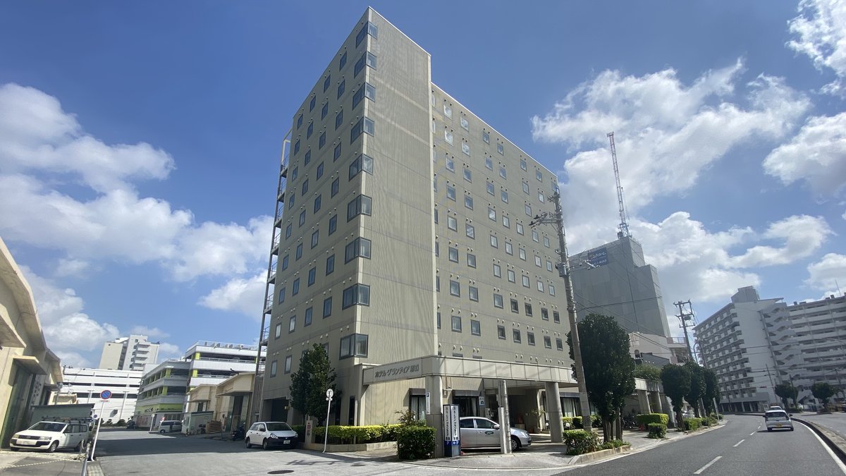 ルートイングランティア那覇の外観