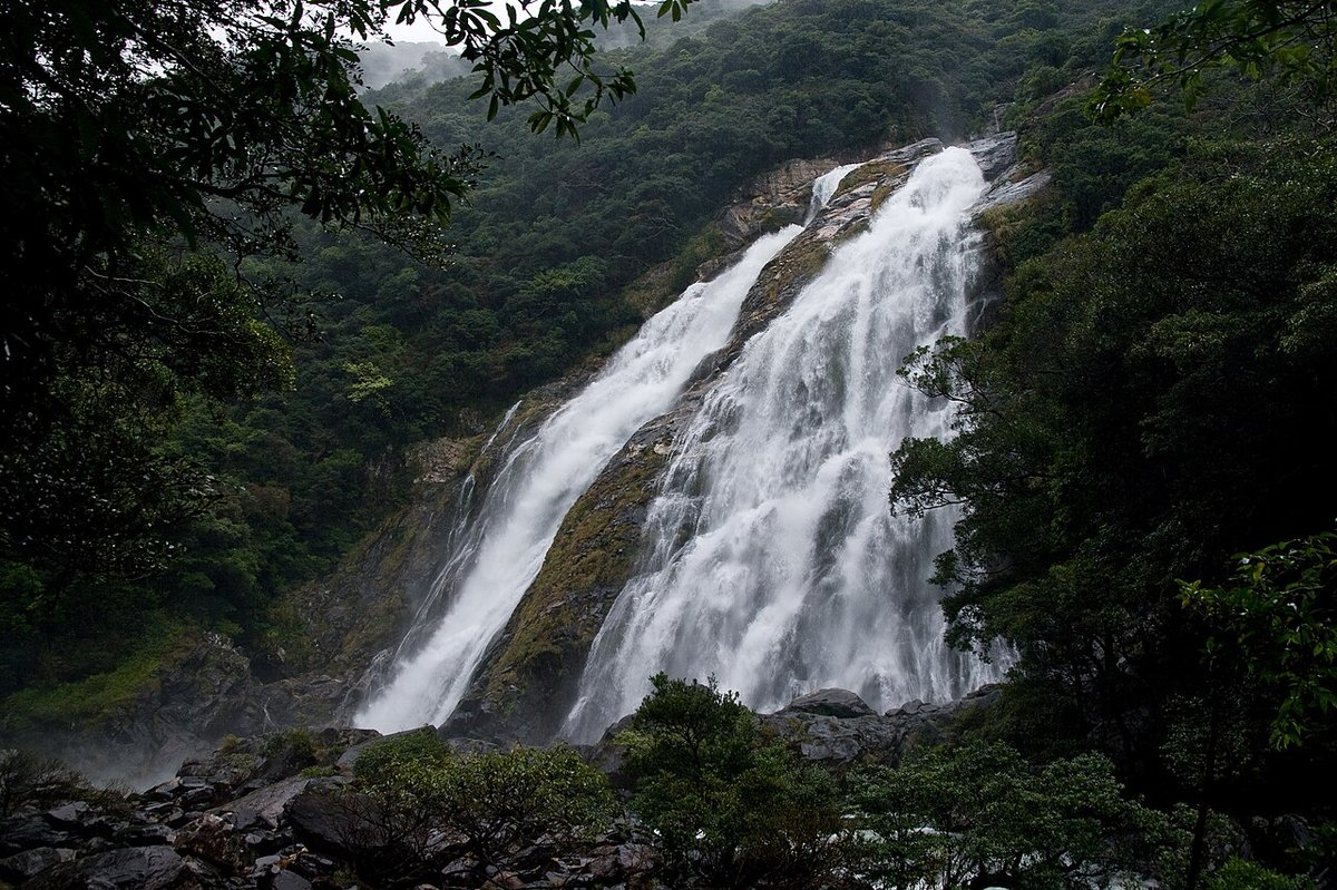 大川の滝の風景