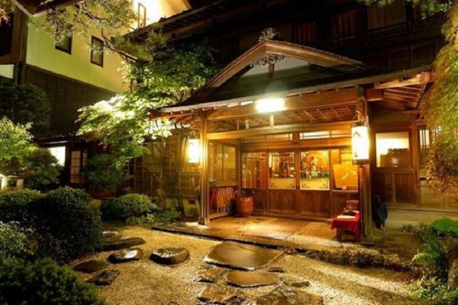 料亭旅館　八ツ三館の外観